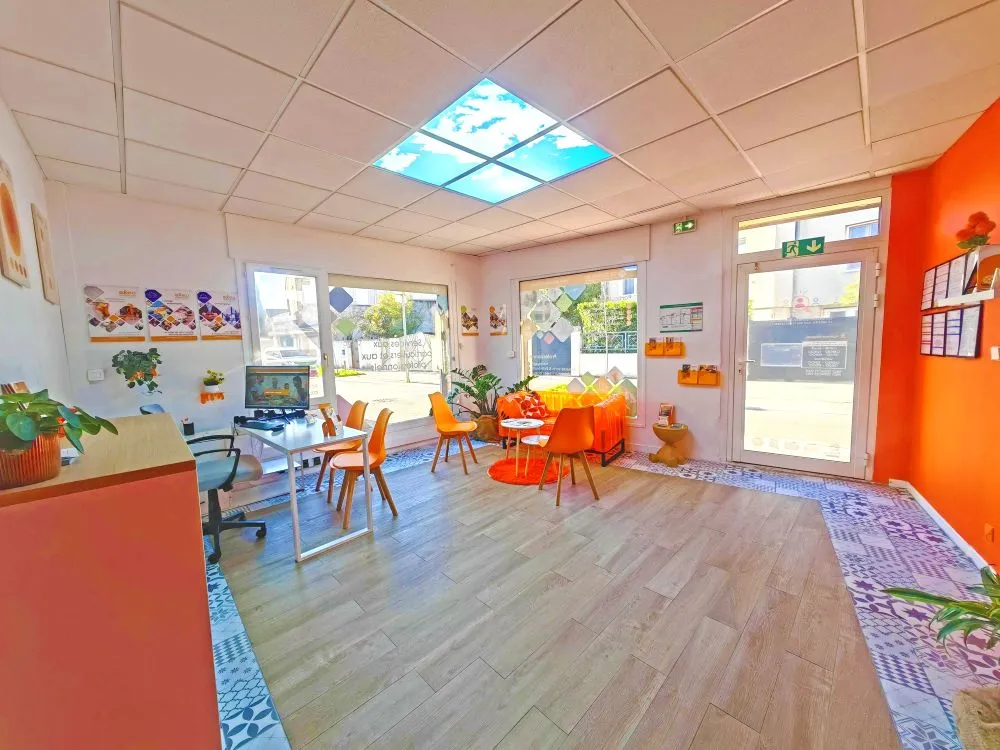 Devanture et équipe de l'agence AXEO Services Avignon et Cavaillon