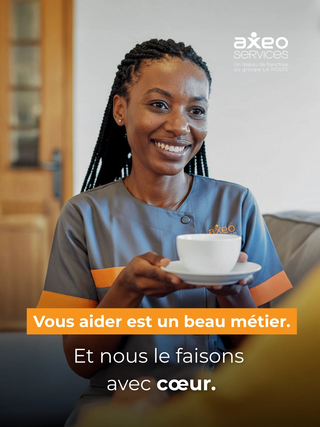 Intervenante AXEO Services souriante